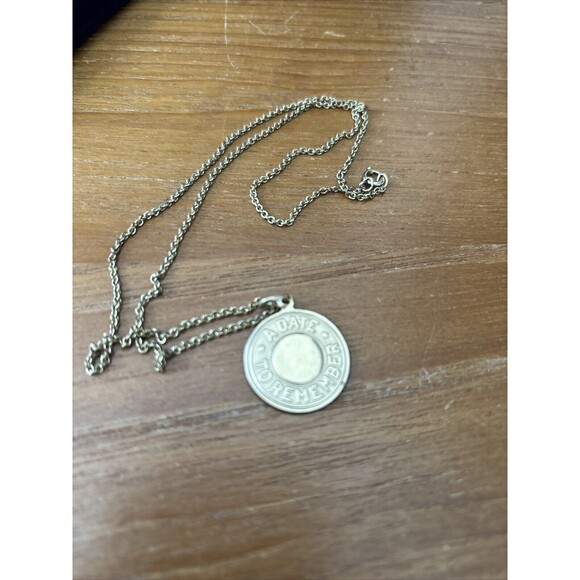 Vintage Elco  1960’s Charm "A Date To Remember" 12KGF Pendant Necklace 18” - Picture 4 of 7